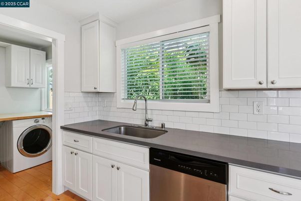 Interior, Kitchen, Washer, Wood Texture Flooring