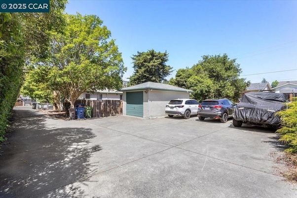 Detached Garage, Exterior