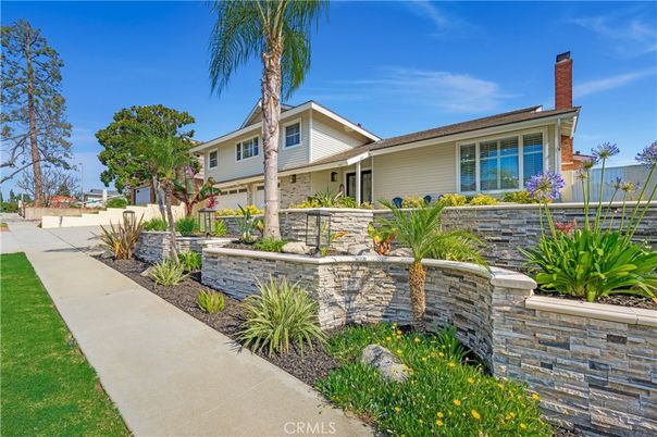 Attached, Exterior, Facade, Ranch