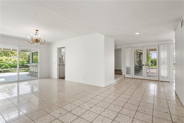 Chandelier, Empty room, Interior, Recessed Lighting