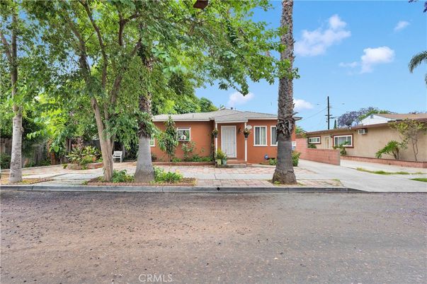 Backyard, Exterior, Facade, Ranch