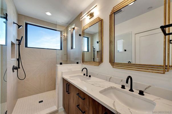 Bathroom, Dual Sink Vanities, Interior, Recessed Lighting