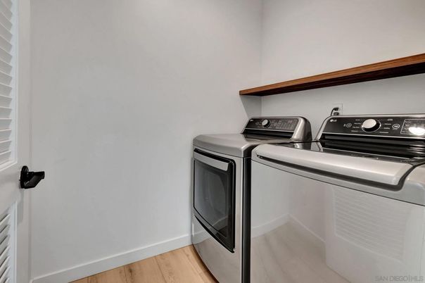 Interior, Washer, Wood Texture Flooring