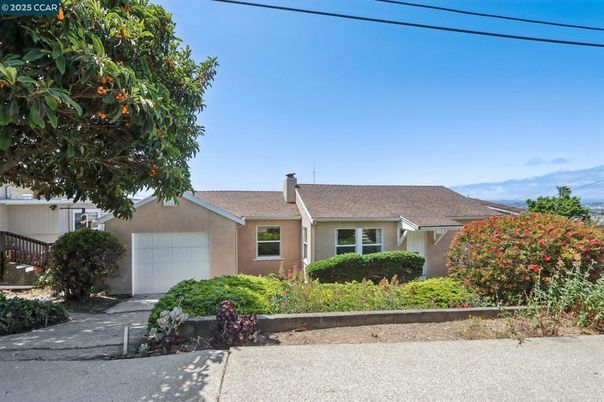 Attached, Exterior, Facade, Ranch