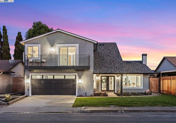 Attached, Exterior, Facade, Farmhouse