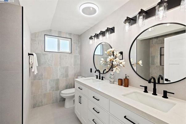 Bathroom, Dual Sink Vanities, Interior