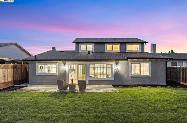 Backyard, Exterior, Facade, Ranch