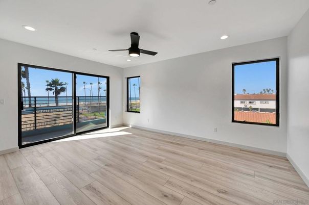 Empty room, Interior, Recessed Lighting, Water, Wood Texture Flooring