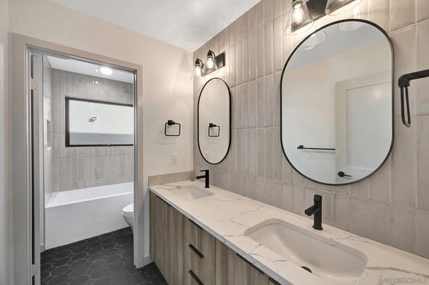 Bathroom, Dual Sink Vanities, Interior