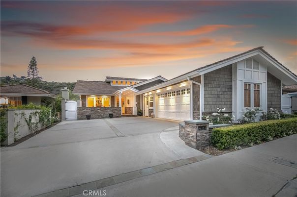 Attached, Exterior, Facade, Ranch