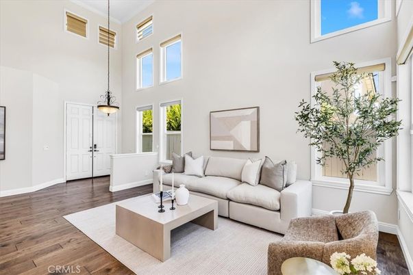 Interior, Living room, Pendant Lights, Wood Texture Flooring