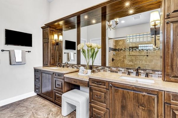 Bathroom, Interior, Recessed Lighting
