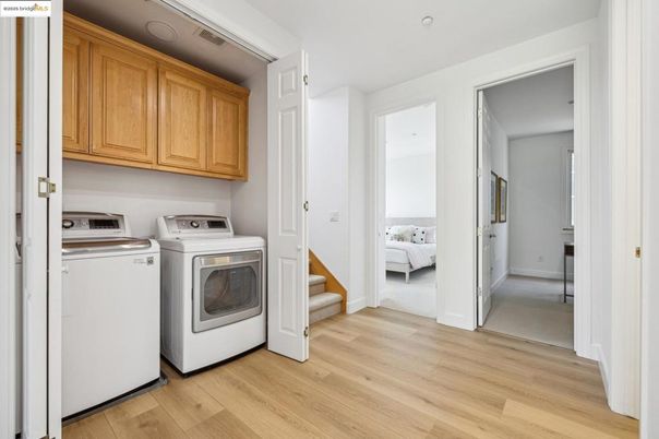 Interior, Washer, Wood Texture Flooring