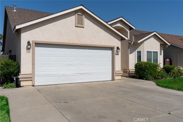 Attached, Exterior, Facade, American Craftsman