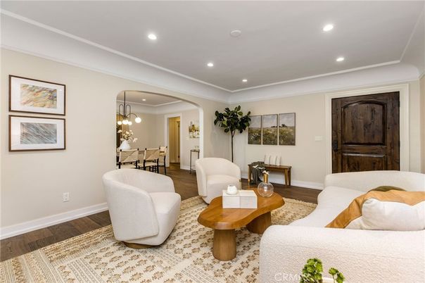 Chandelier, Dining room, Interior, Living room, Pendant Lights, Recessed Lighting, Wood Texture Flooring