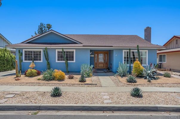 Exterior, Facade, Ranch