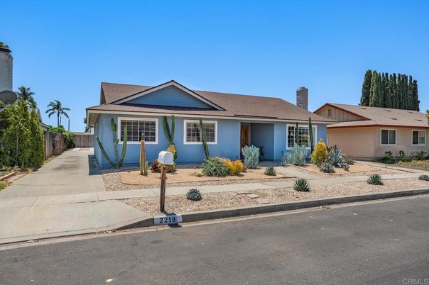 Exterior, Facade, Ranch