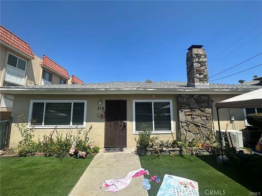 Exterior, Facade, Ranch