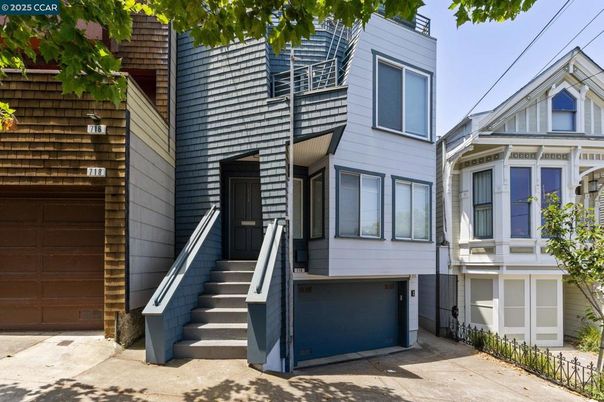 Attached, Exterior, Facade, Rowhouse