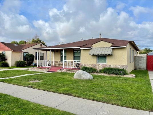 Backyard, Exterior, Facade, Ranch