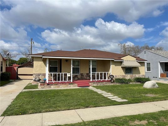 Backyard, Exterior, Facade, Ranch