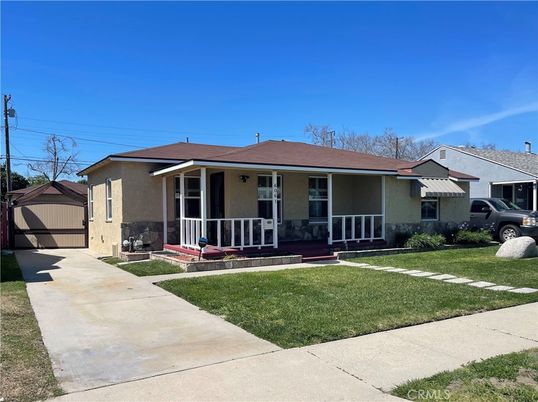 Backyard, Exterior, Facade, Ranch