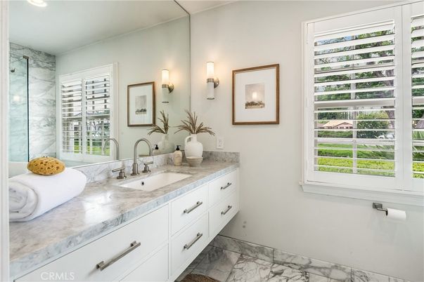 Bathroom, Interior, Marble, Marble Walls, Recessed Lighting