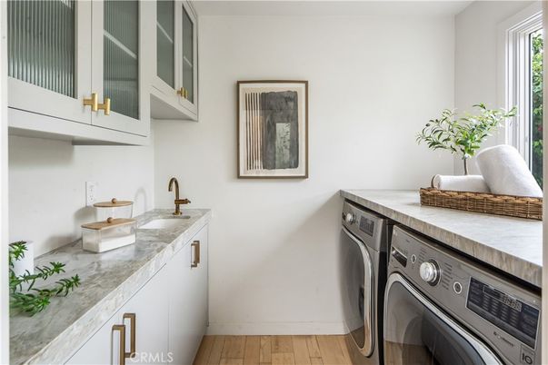 Interior, Washer, Wood Texture Flooring