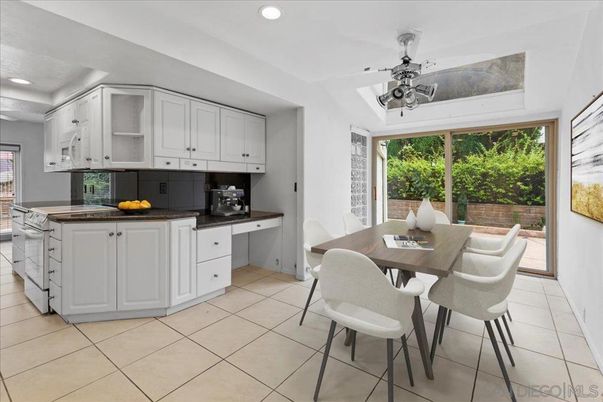 Dining room, Interior, Kitchen, Recessed Lighting