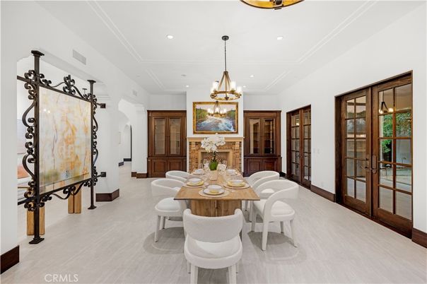 Chandelier, Dining room, Fireplace, Interior, Pendant Lights, Recessed Lighting
