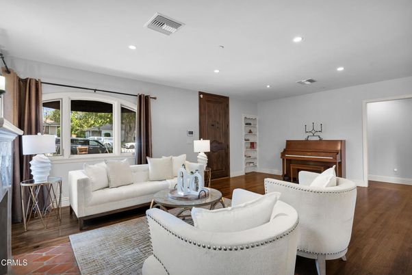 Interior, Living room, Piano, Recessed Lighting, Wood Texture Flooring
