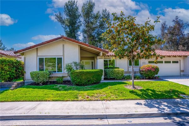 Attached, Exterior, Facade, Ranch