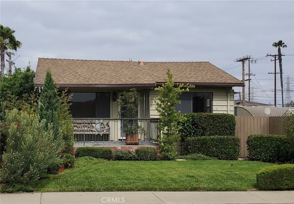 Exterior, Facade, Ranch