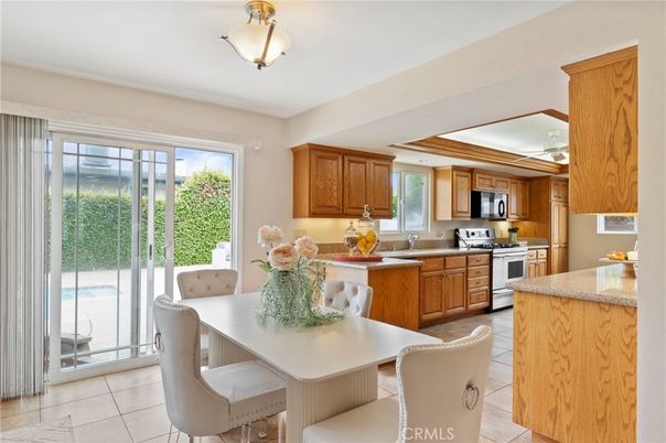 Dining room, Interior, Kitchen, Stainless Steel Appliances