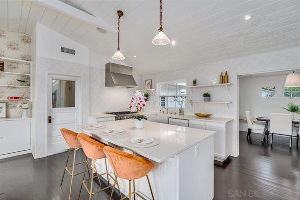 Dining room, Interior, Kitchen, Pendant Lights, Recessed Lighting, Wood Texture Flooring
