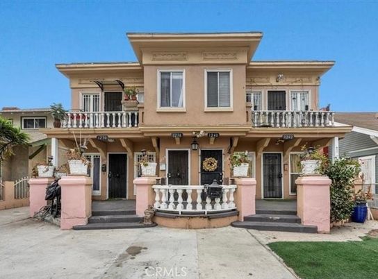 Exterior, Facade, Mediterranean