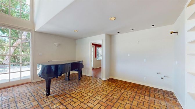 Interior, Piano, Recessed Lighting