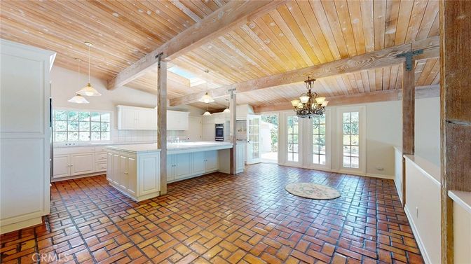 Chandelier, Interior, Kitchen, Pendant Lights, Wooden Beams, Wooden Ceilings