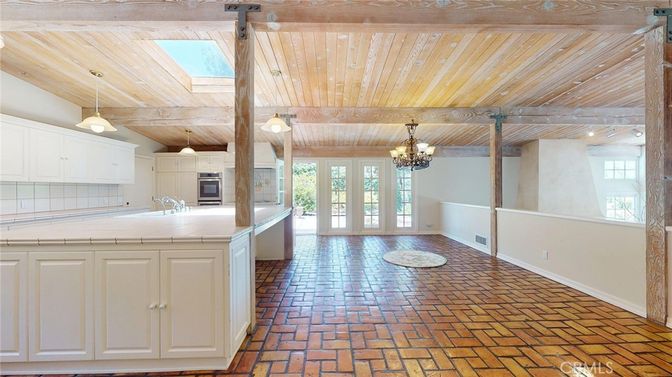 Chandelier, Interior, Kitchen, Pendant Lights, Wooden Beams, Wooden Ceilings