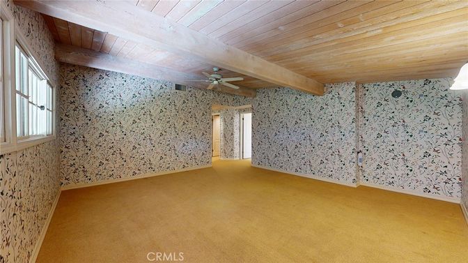 Empty room, Interior, Wooden Beams, Wooden Ceilings