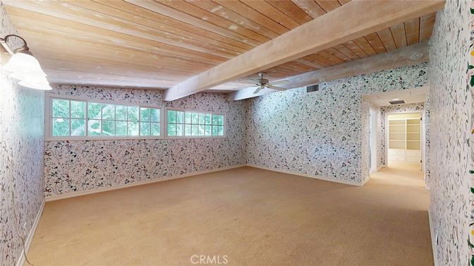 Empty room, Interior, Wooden Beams, Wooden Ceilings