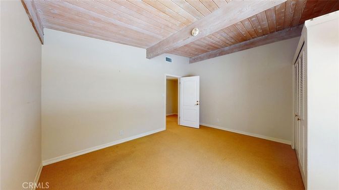 Empty room, Interior, Wooden Beams, Wooden Ceilings