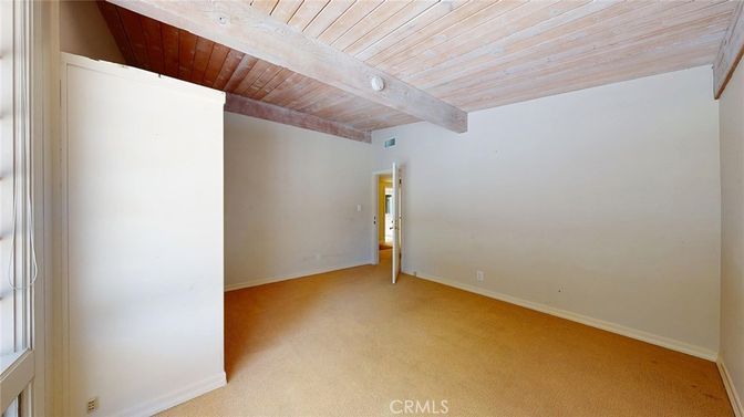 Empty room, Interior, Wooden Beams, Wooden Ceilings