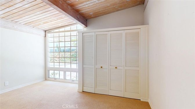 Empty room, Interior, Wooden Beams, Wooden Ceilings