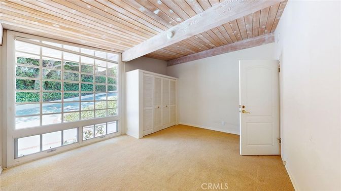 Empty room, Interior, Wooden Beams, Wooden Ceilings