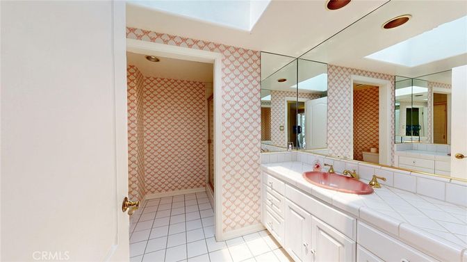 Bathroom, Interior, Recessed Lighting, Tile Countertops