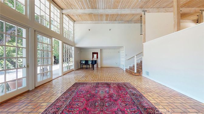 Interior, Piano, Wooden Beams, Wooden Ceilings