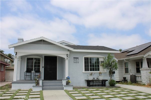 Exterior, Facade, Solar Panels, American Craftsman