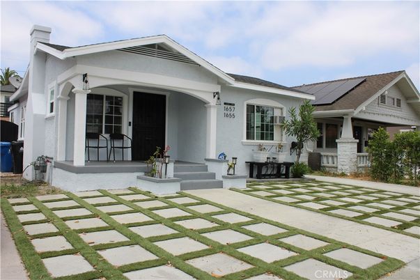 Exterior, Facade, Solar Panels, American Craftsman