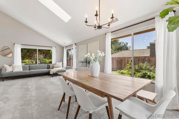 Chandelier, Dining room, Interior, Living room